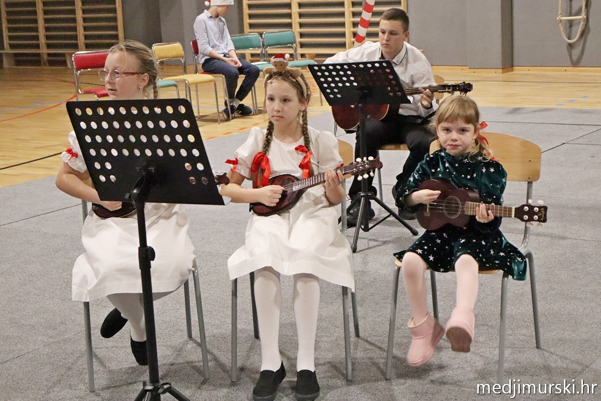 Božićna priredba OŠ Sveta Marija 2025 (66)