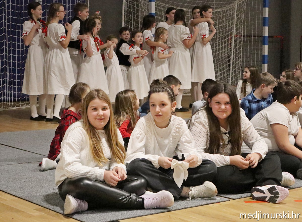 Božićna priredba OŠ Sveta Marija 2025 (69)