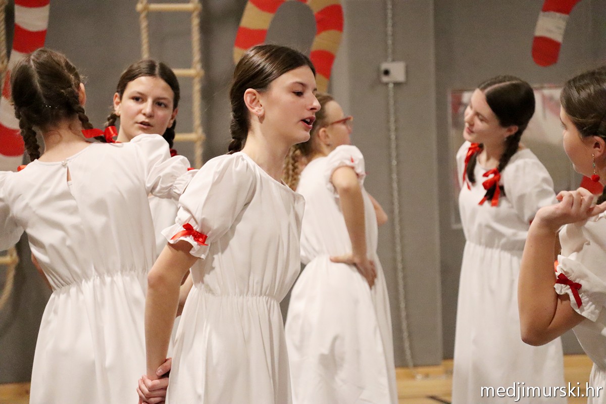 Božićna priredba OŠ Sveta Marija 2025 (71)