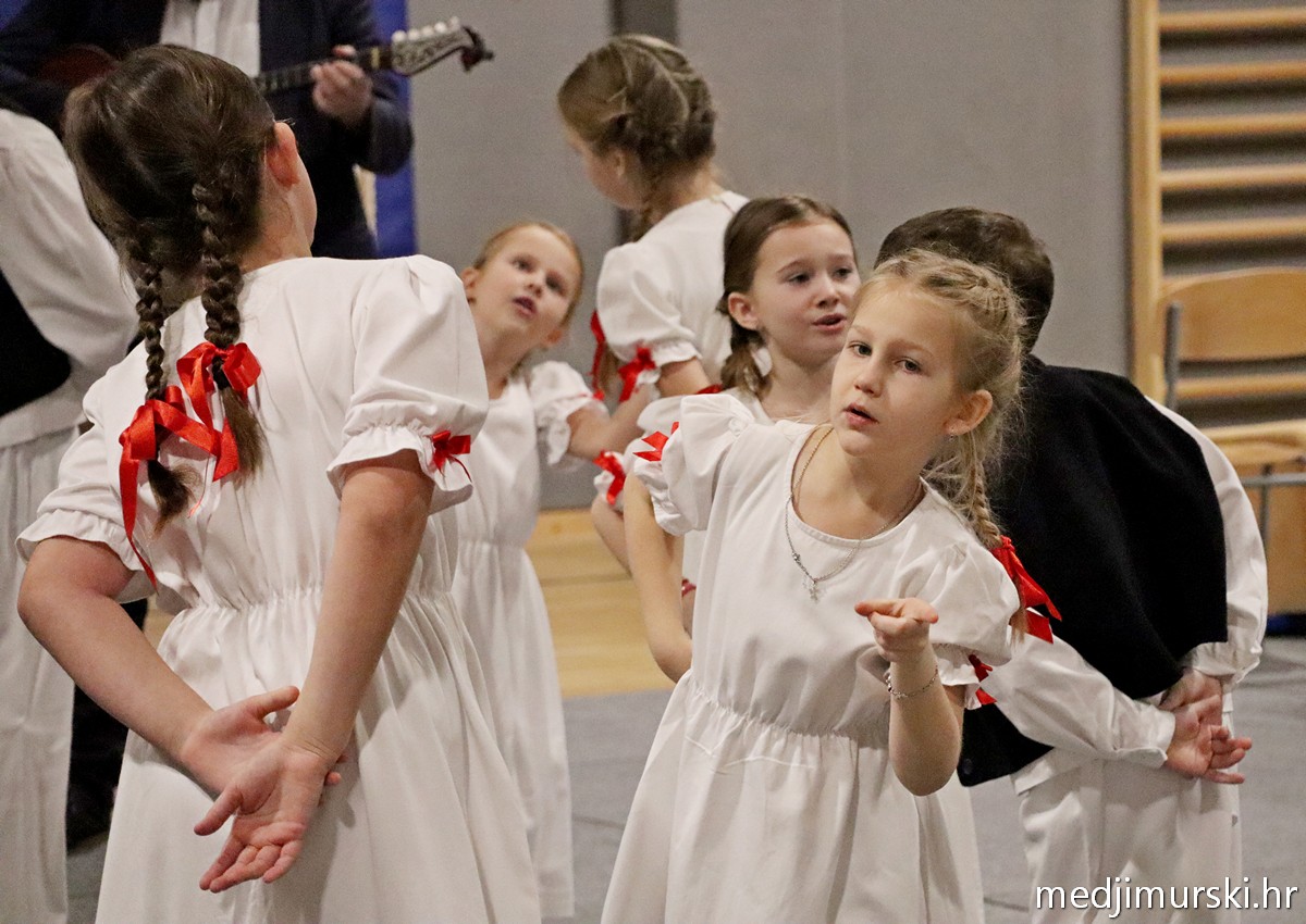 Božićna priredba OŠ Sveta Marija 2025 (72)