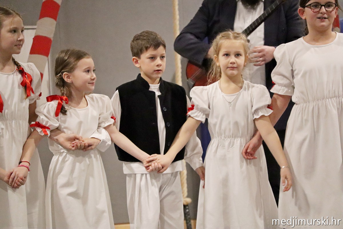 Božićna priredba OŠ Sveta Marija 2025 (75)