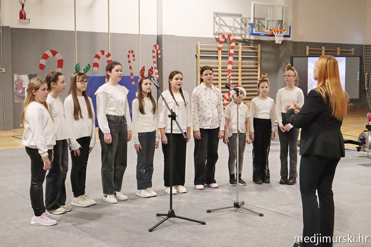 Božićna priredba OŠ Sveta Marija 2025 (9)