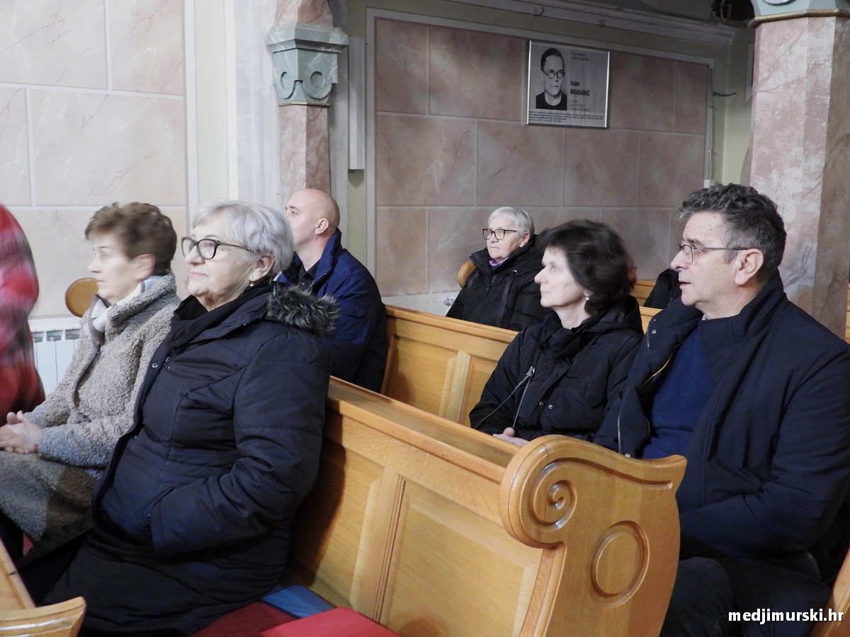 Božićni koncert pjevački zbor Dr. Vinko Žganec (10)