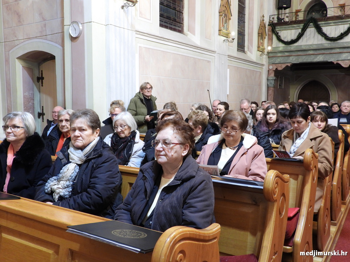 Božićni koncert pjevački zbor Dr. Vinko Žganec (12)