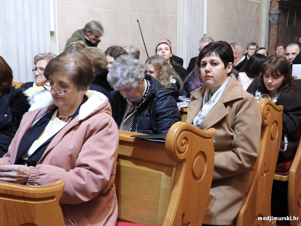 Božićni koncert pjevački zbor Dr. Vinko Žganec (13)