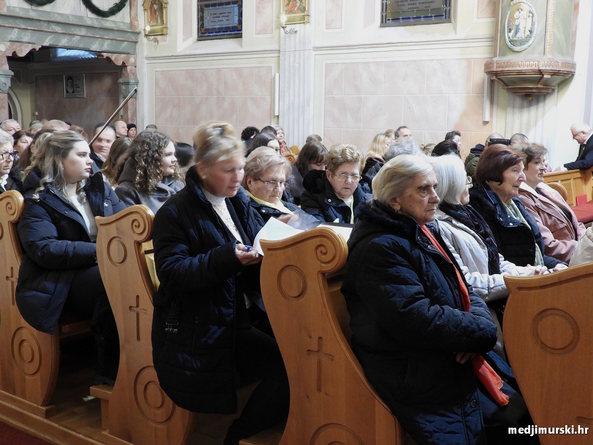 Božićni koncert pjevački zbor Dr. Vinko Žganec (14)