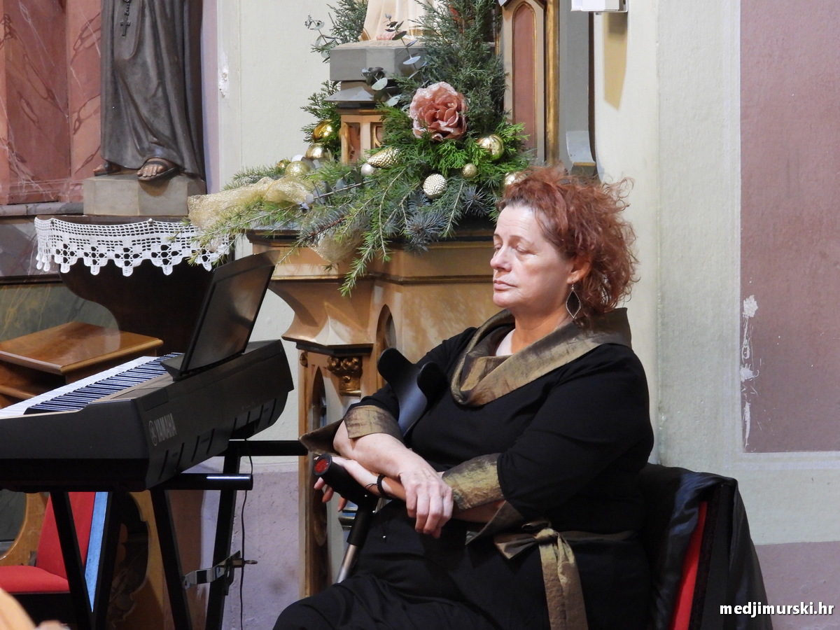 Božićni koncert pjevački zbor Dr. Vinko Žganec (16)