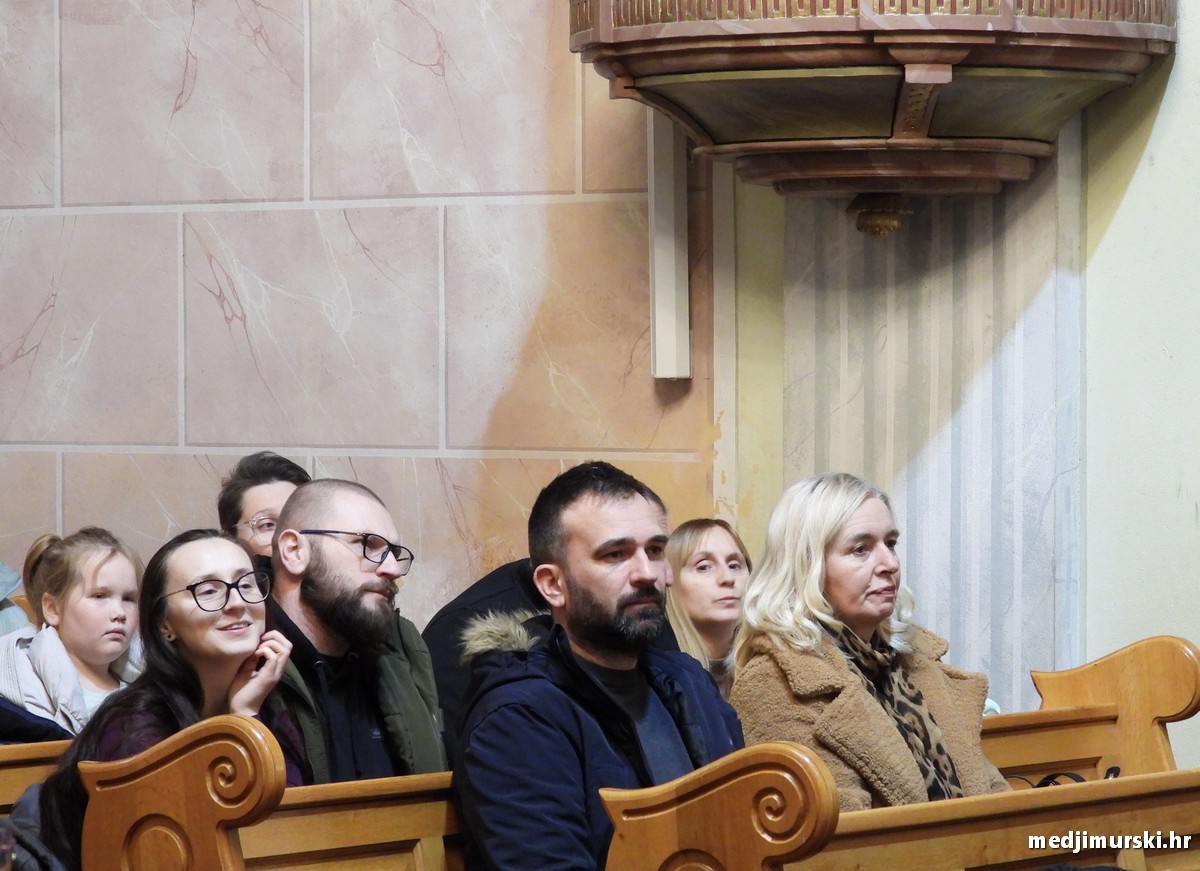 Božićni koncert pjevački zbor Dr. Vinko Žganec (21)