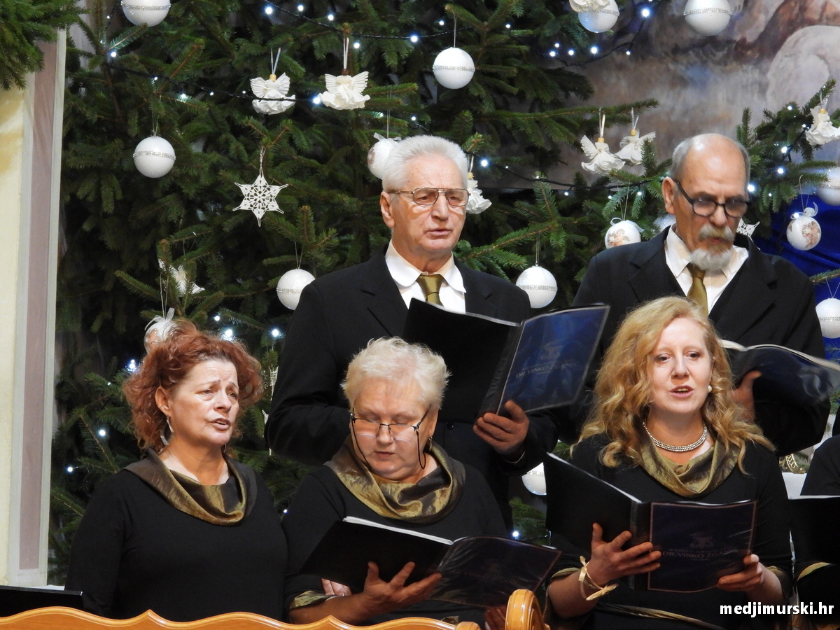 Božićni koncert pjevački zbor Dr. Vinko Žganec (26)
