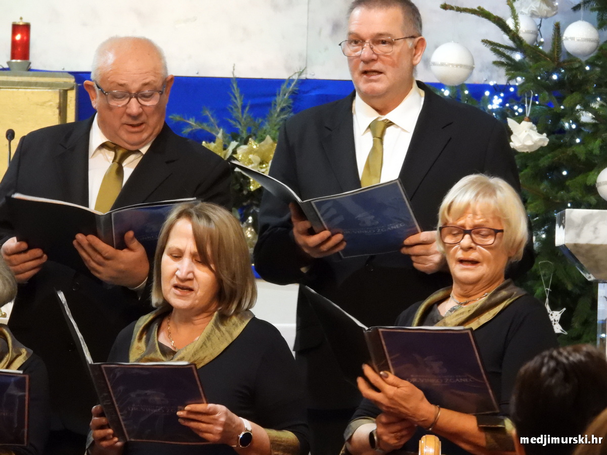 Božićni koncert pjevački zbor Dr. Vinko Žganec (27)