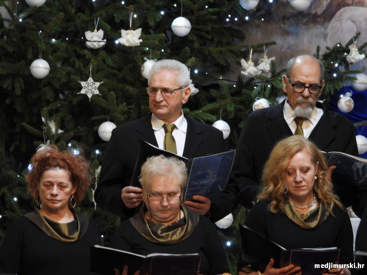 Božićni koncert pjevački zbor Dr. Vinko Žganec (28)