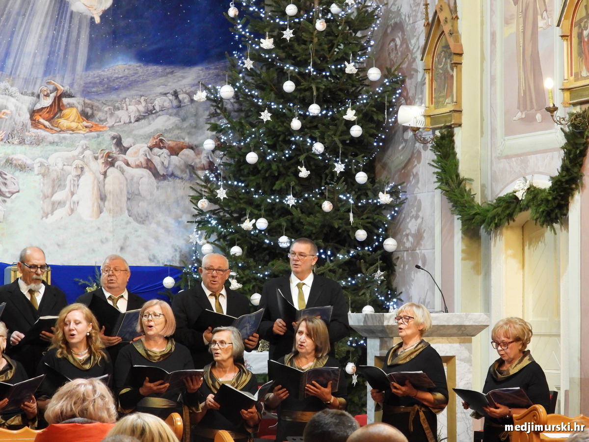 Božićni koncert pjevački zbor Dr. Vinko Žganec (29)