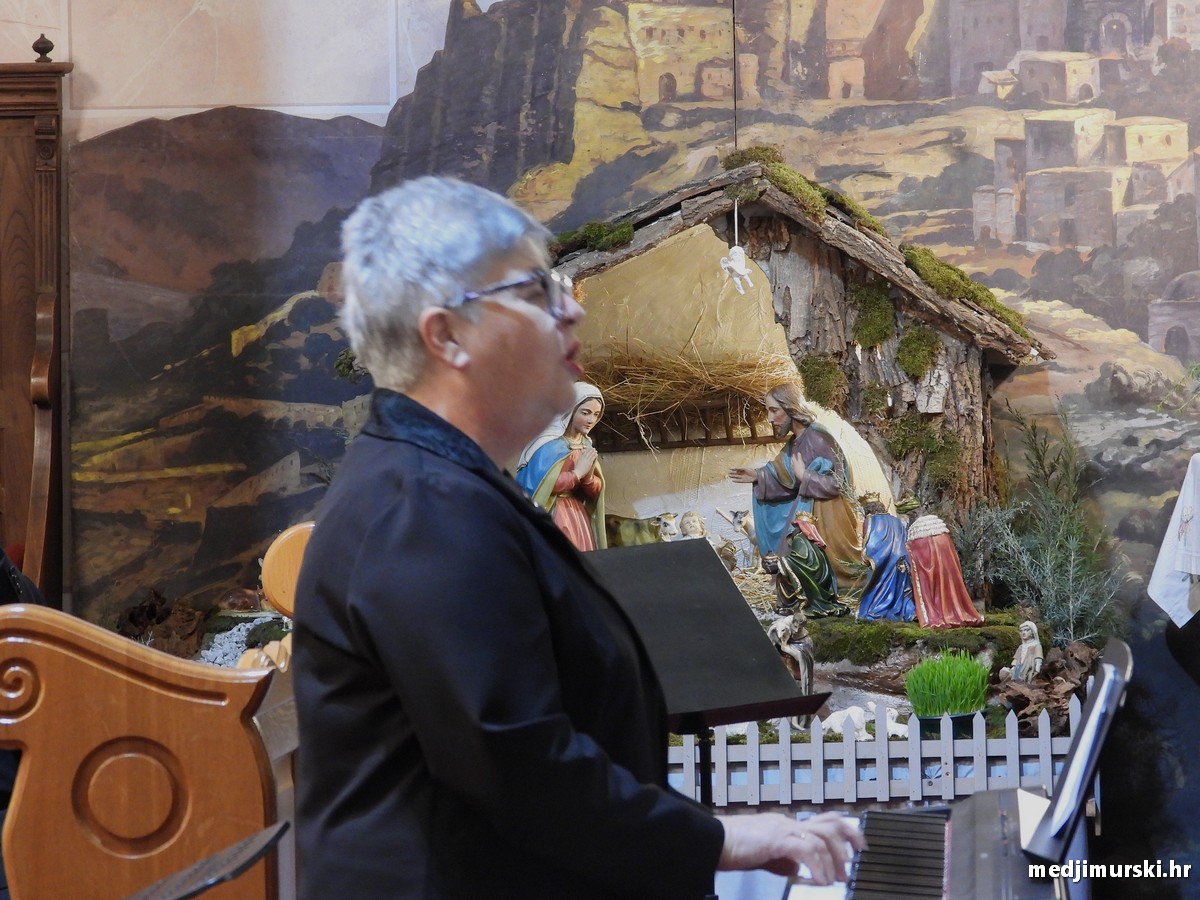 Božićni koncert pjevački zbor Dr. Vinko Žganec (36)