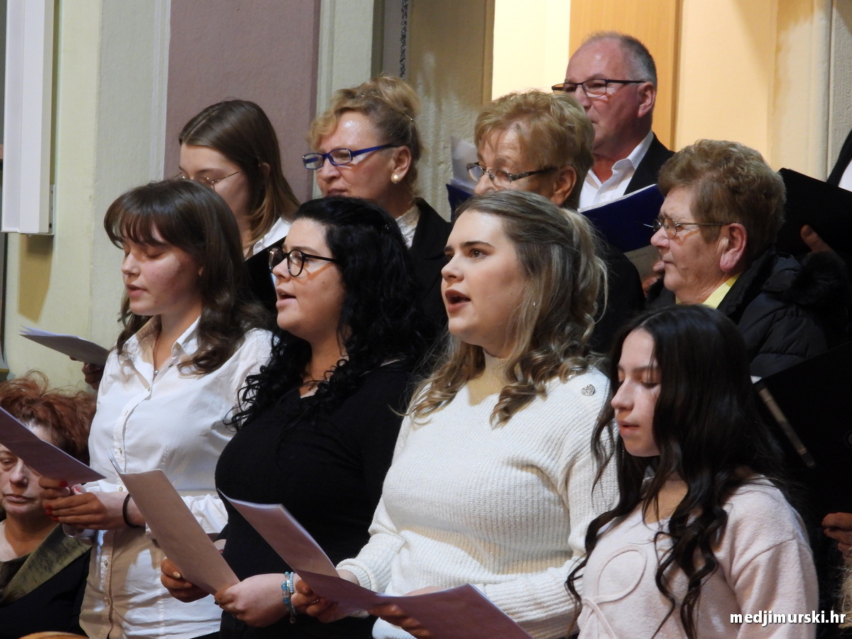 Božićni koncert pjevački zbor Dr. Vinko Žganec (42)