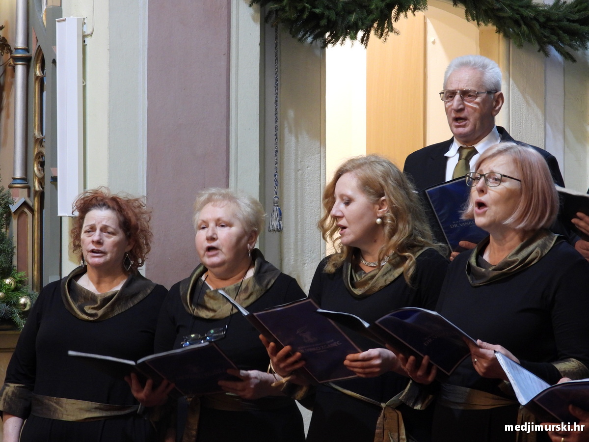 Božićni koncert pjevački zbor Dr. Vinko Žganec (46)