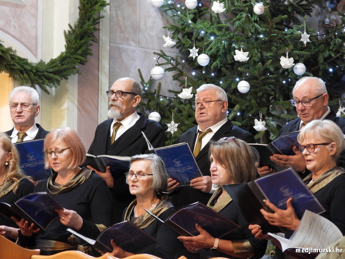 Božićni koncert pjevački zbor Dr. Vinko Žganec (47)