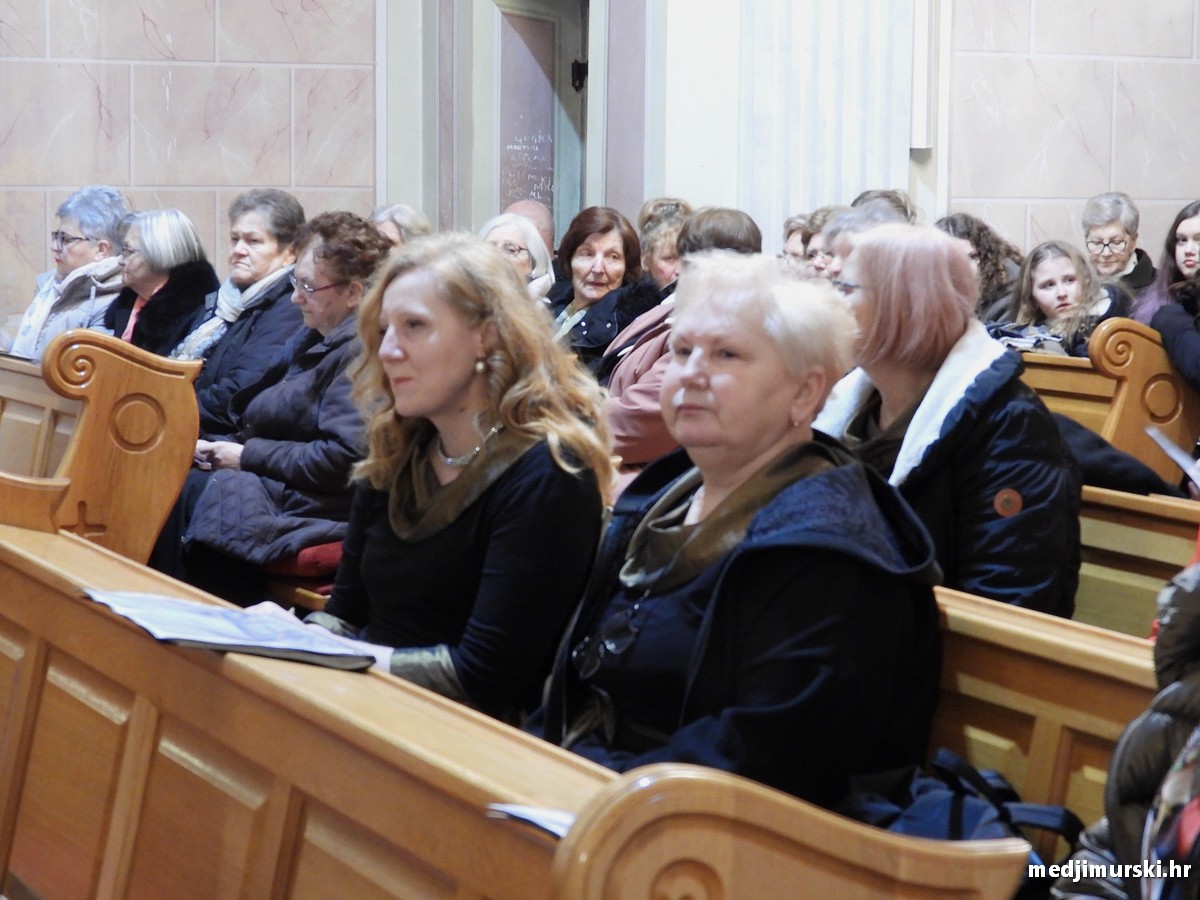 Božićni koncert pjevački zbor Dr. Vinko Žganec (5)