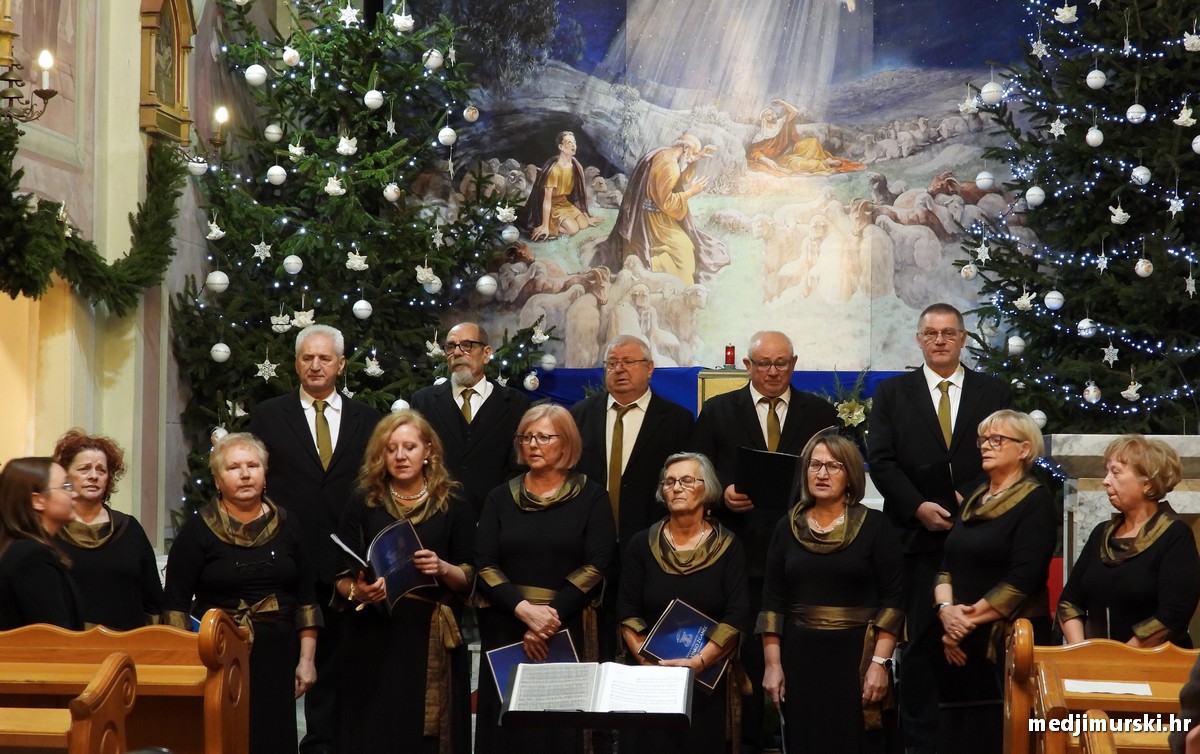 Božićni koncert pjevački zbor Dr. Vinko Žganec (55)