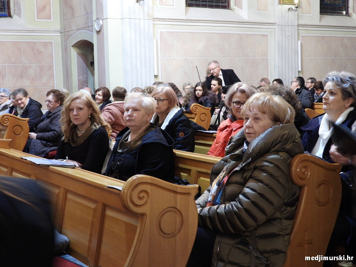 Božićni koncert pjevački zbor Dr. Vinko Žganec (6)