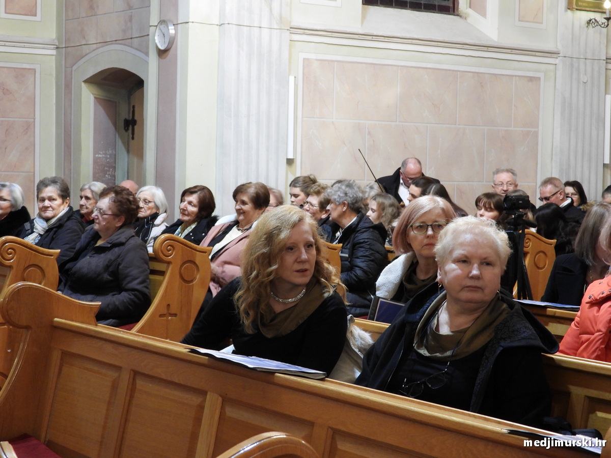 Božićni koncert pjevački zbor Dr. Vinko Žganec (7)