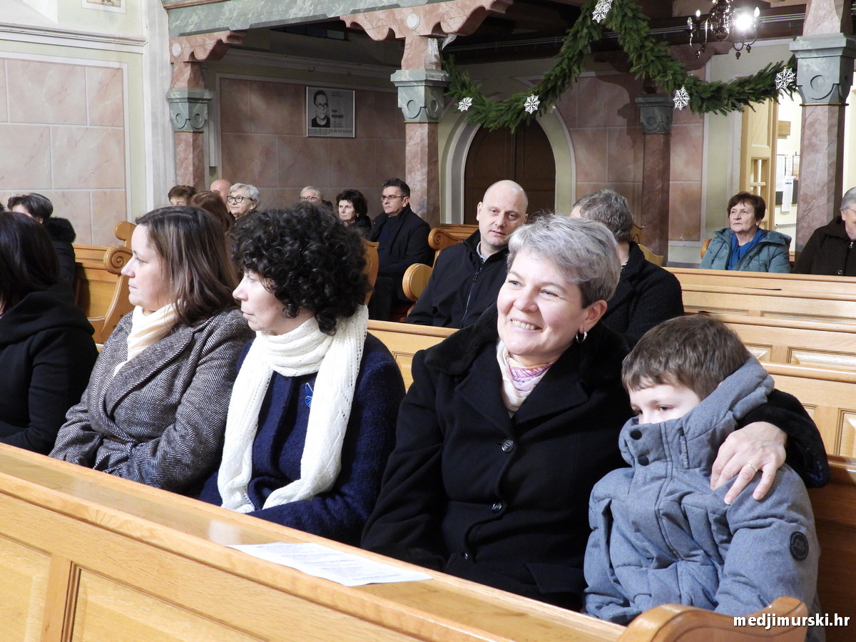 Božićni koncert pjevački zbor Dr. Vinko Žganec (9)