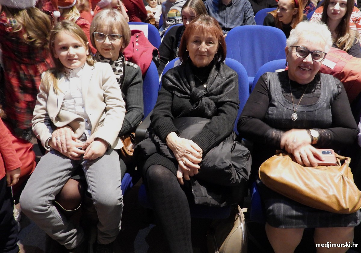 DV Fijolica Božićna priredba (11)