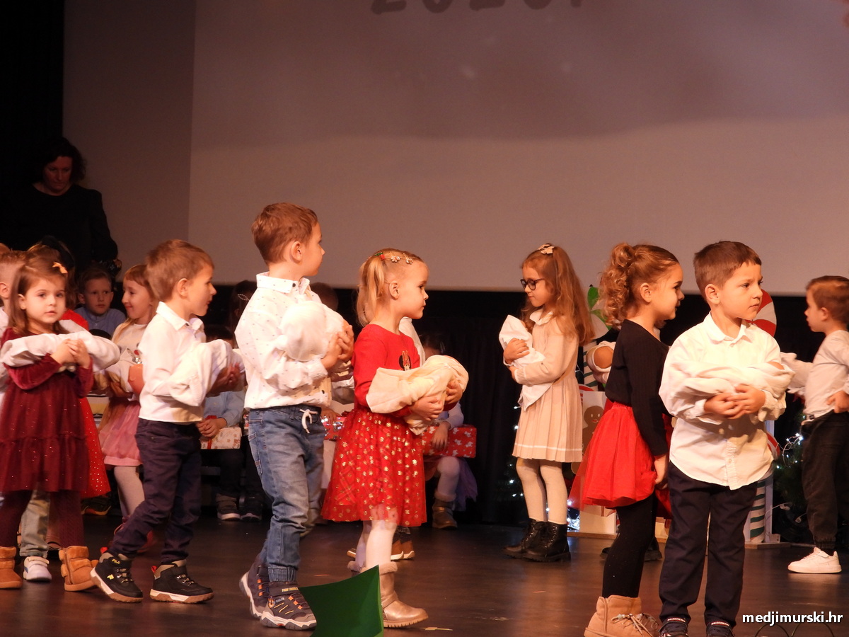 DV Fijolica Božićna priredba (22)