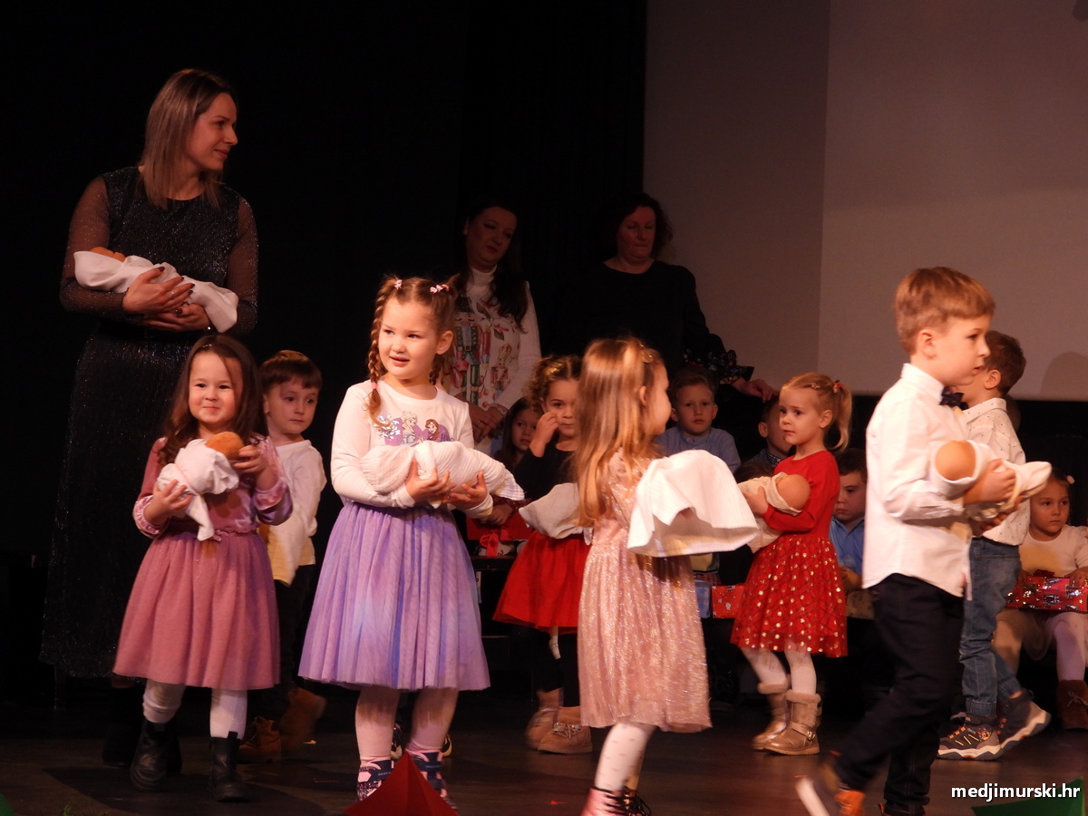 DV Fijolica Božićna priredba (25)