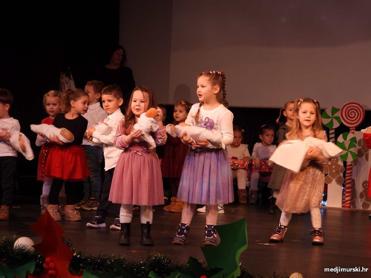 DV Fijolica Božićna priredba (26)