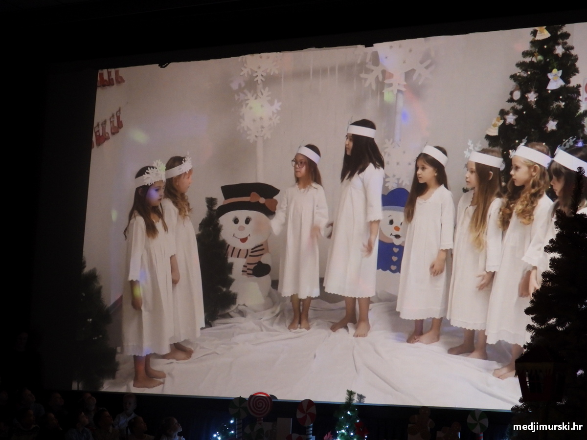 DV Fijolica Božićna priredba (27)