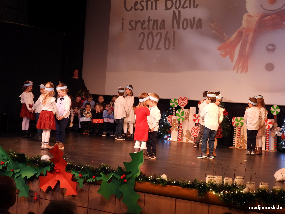 DV Fijolica Božićna priredba (29)