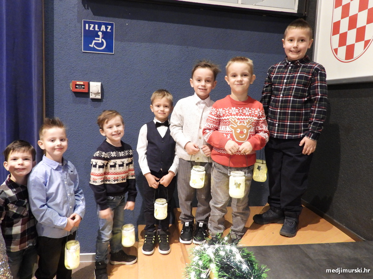 DV Fijolica Božićna priredba (3)