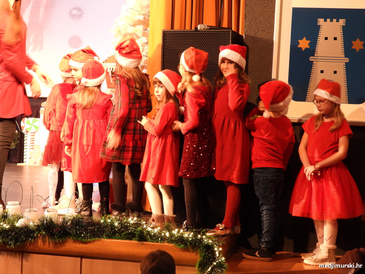 DV Fijolica Božićna priredba (34)