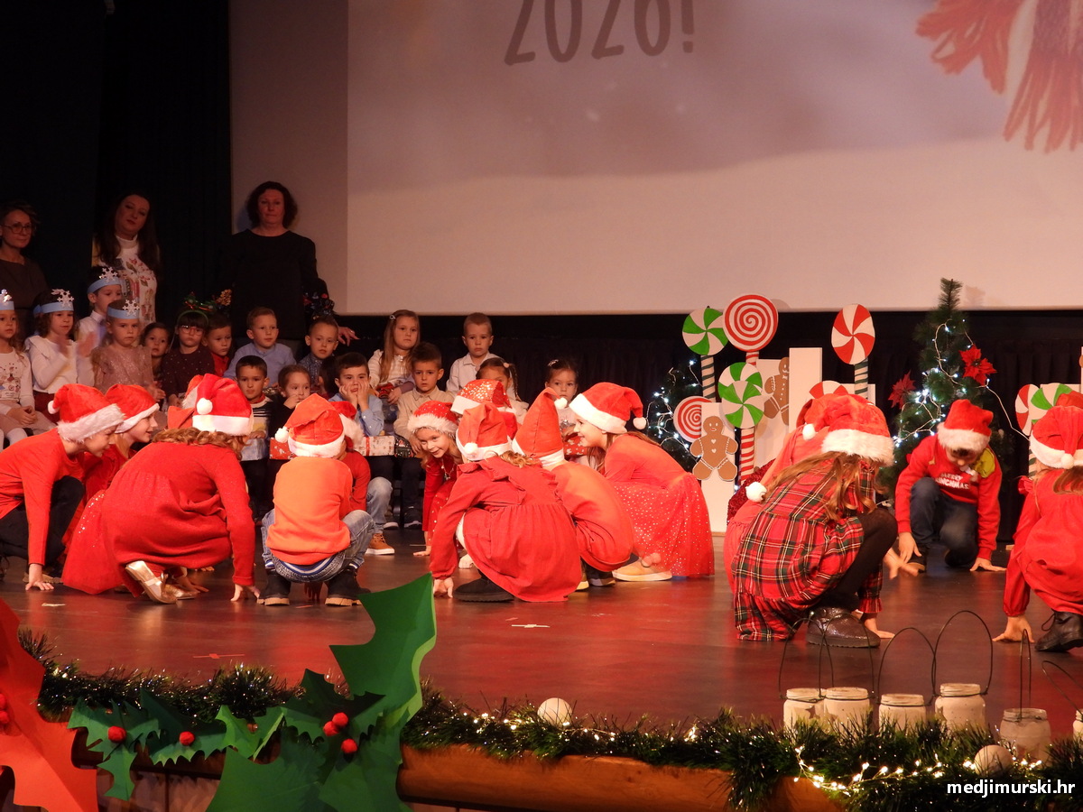 DV Fijolica Božićna priredba (36)