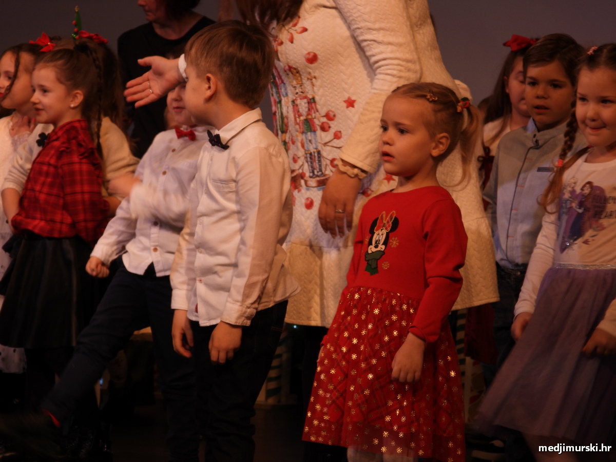 DV Fijolica Božićna priredba (38)