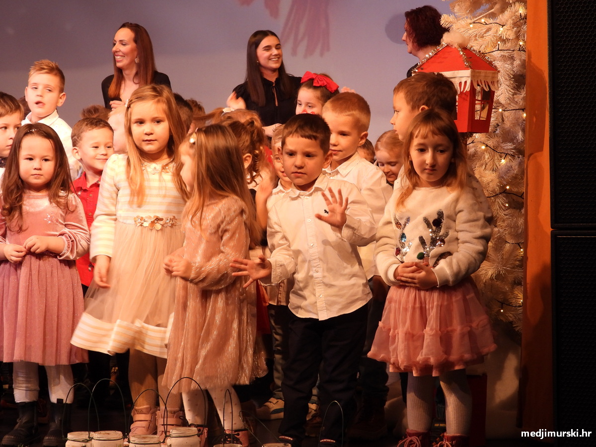 DV Fijolica Božićna priredba (44)