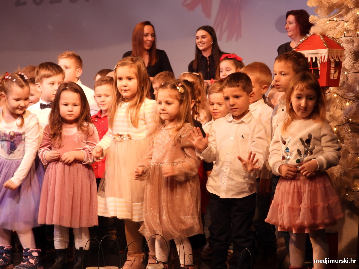DV Fijolica Božićna priredba (45)