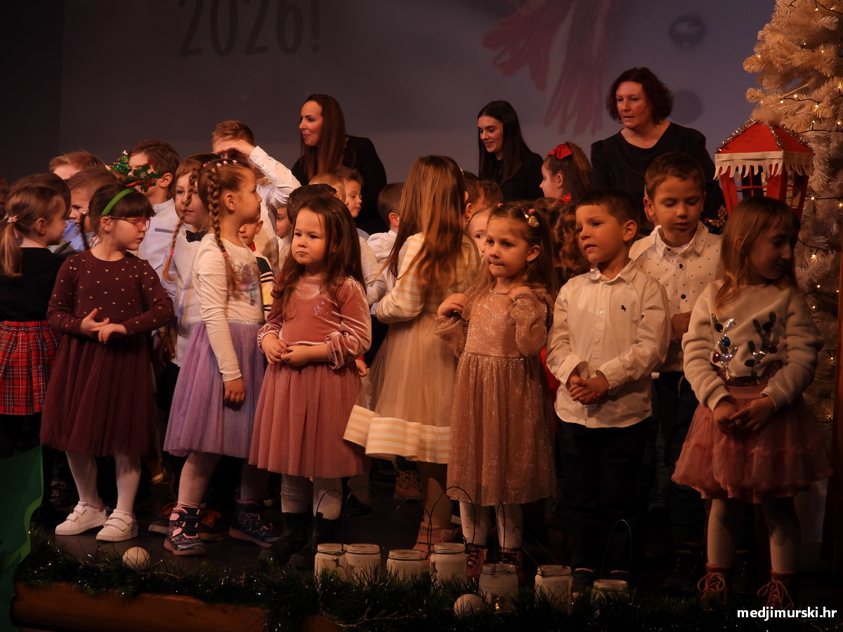 DV Fijolica Božićna priredba (48)