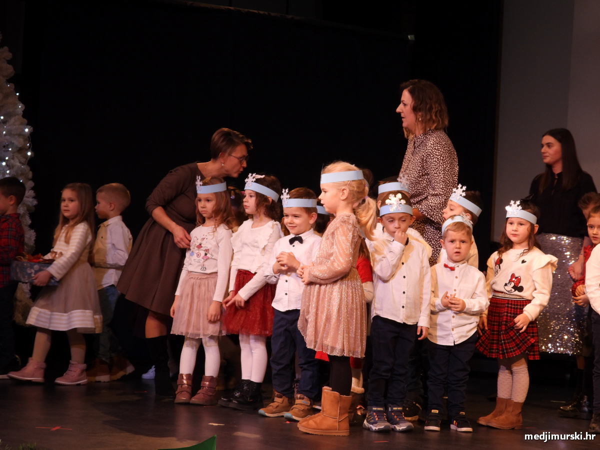 DV Fijolica Božićna priredba (49)