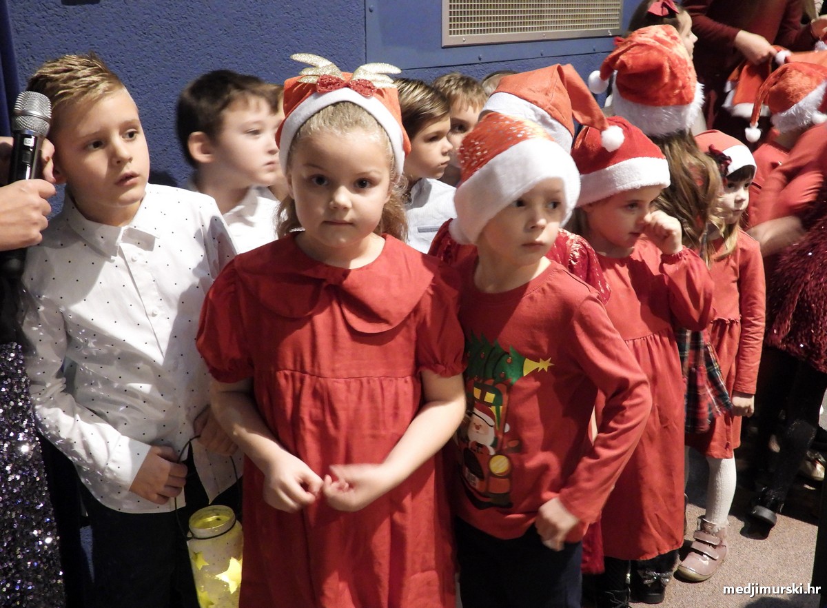 DV Fijolica Božićna priredba (7)