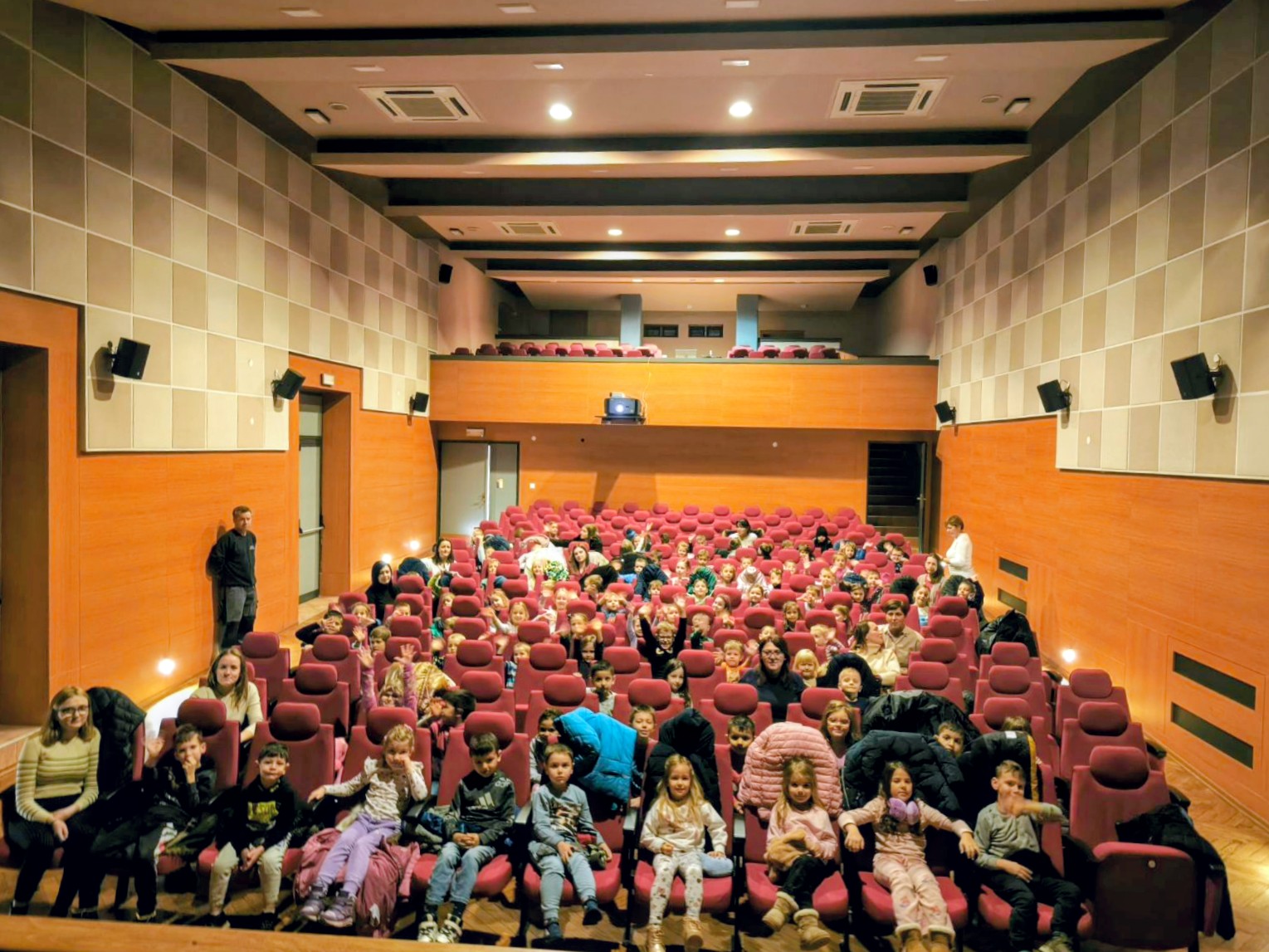 IMG 28bda177ab0a543c59b69541b715961f V~2