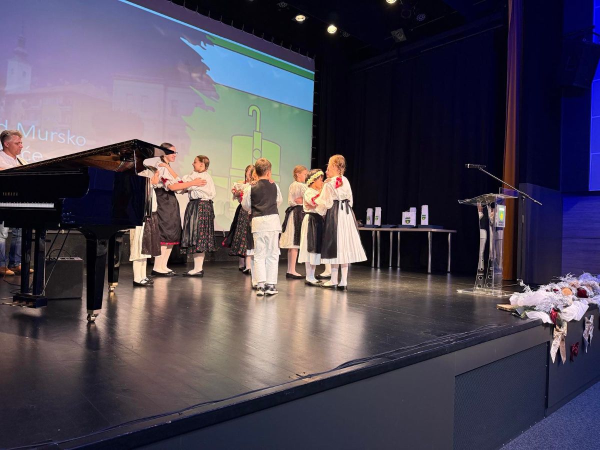 IMG 2b9416fe7d082a65dee768b501ac4098 V