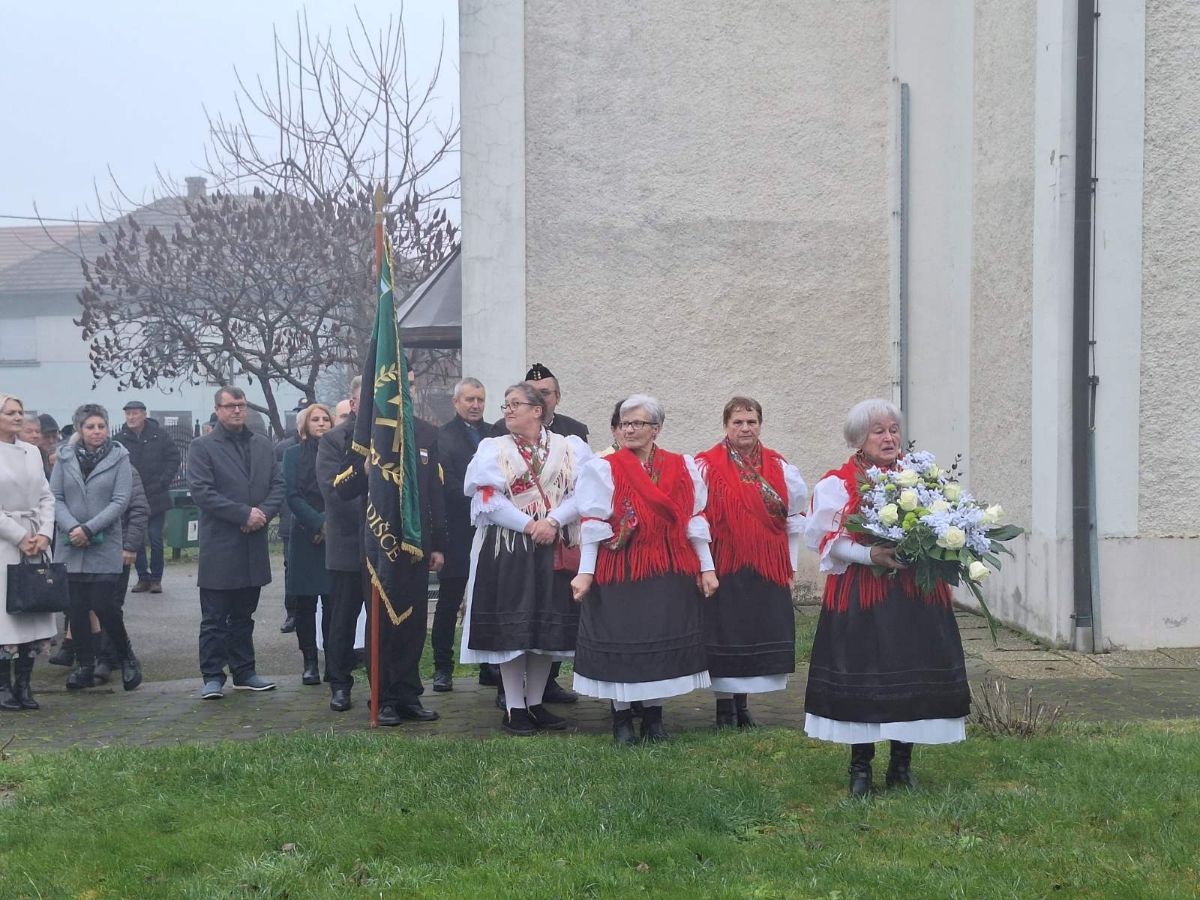 IMG 70d9a528c3d0b0f829255ec7e5437028 V