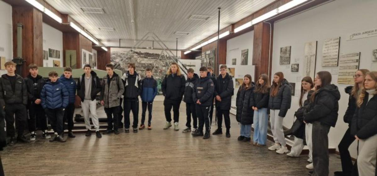 IMG 82195f37f16c829d9264a1a2fd2ba2e9 V