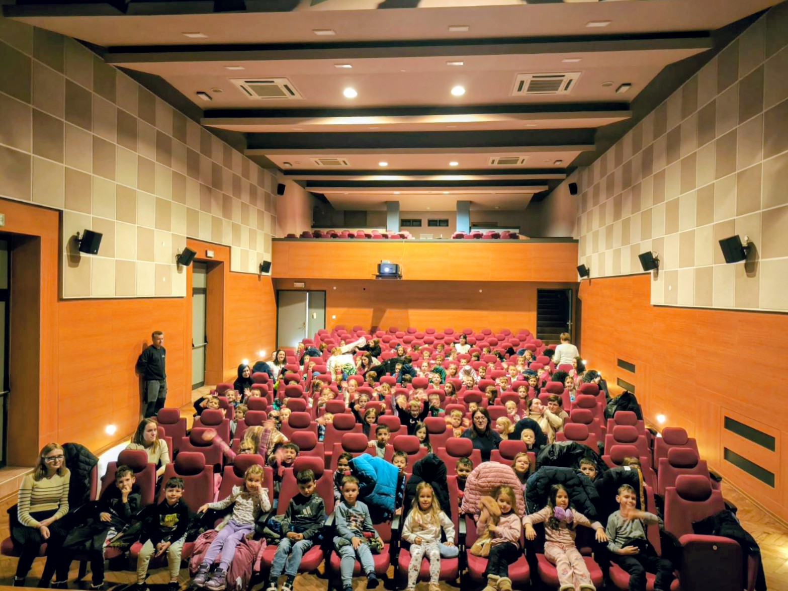 IMG c83e8b4d21730eaecbd730c248402f88 V~2