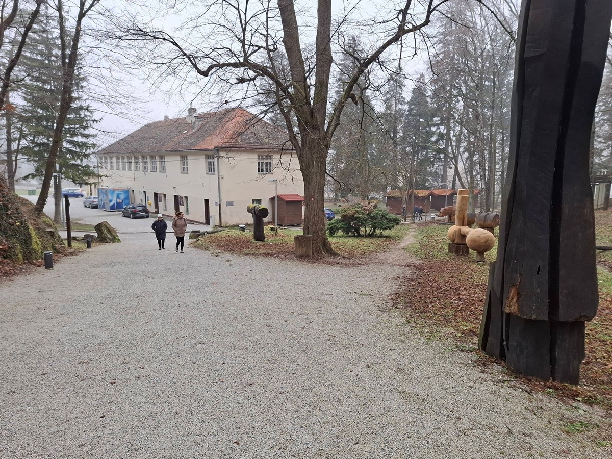 Izlet USR sport za sve Goričan Trakošćan Krapina Kumrovec (7)