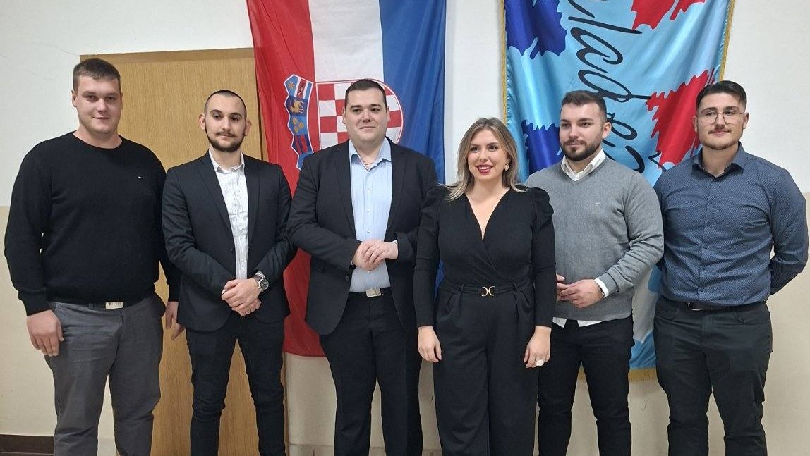 NASLOVNA FOTKA mladež HDZ