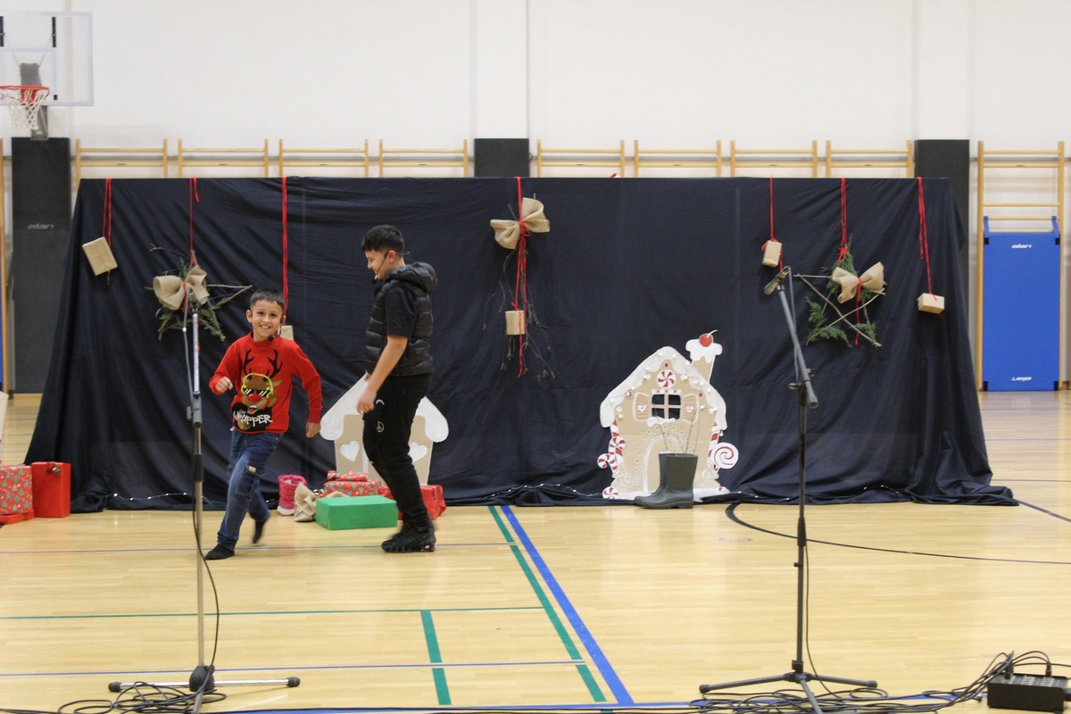 OŠ Orehovica Božićna priredba (10)