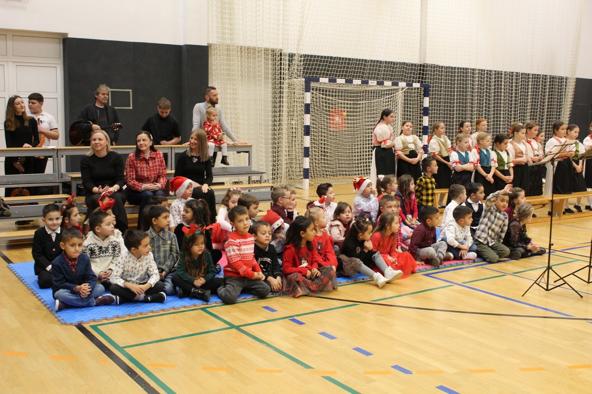 OŠ Orehovica Božićna priredba (19)
