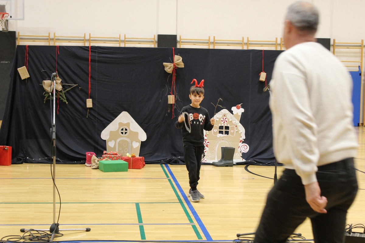 OŠ Orehovica Božićna priredba (29)